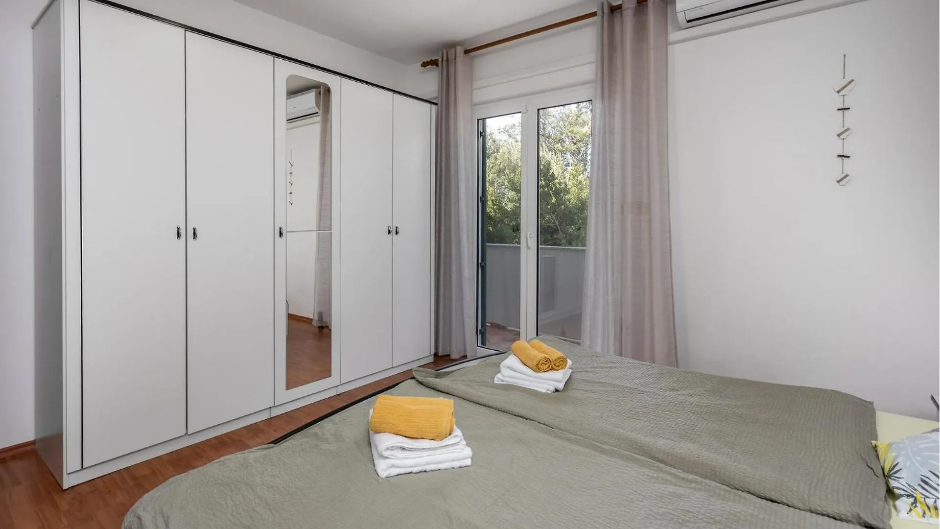 2 Bedroom Nice Apartment In Lopar Croatia